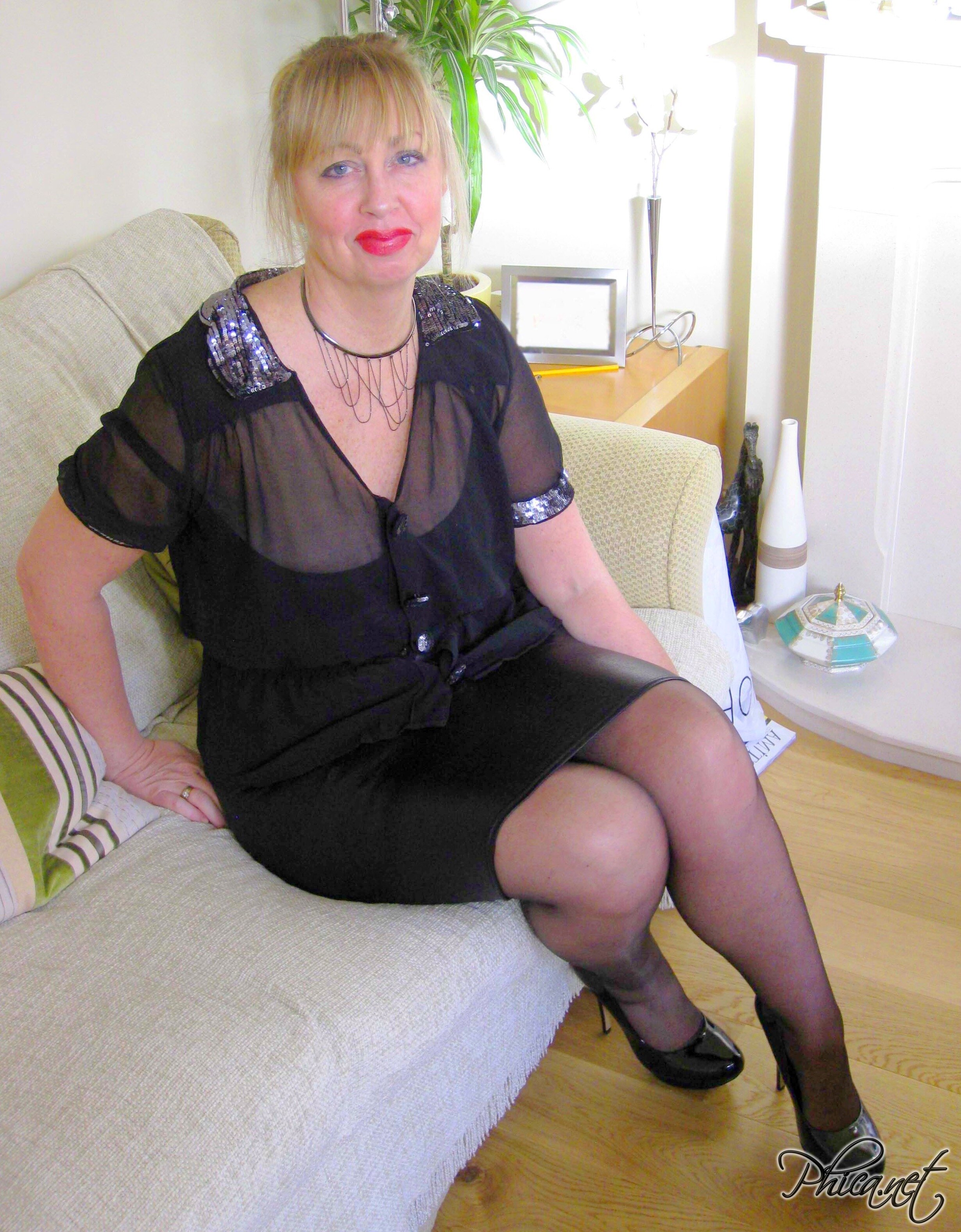 Slutwife wearing a Tight Shiny knee length skirt with a suspender belt and Shiny Nylon Stockings and High Heels